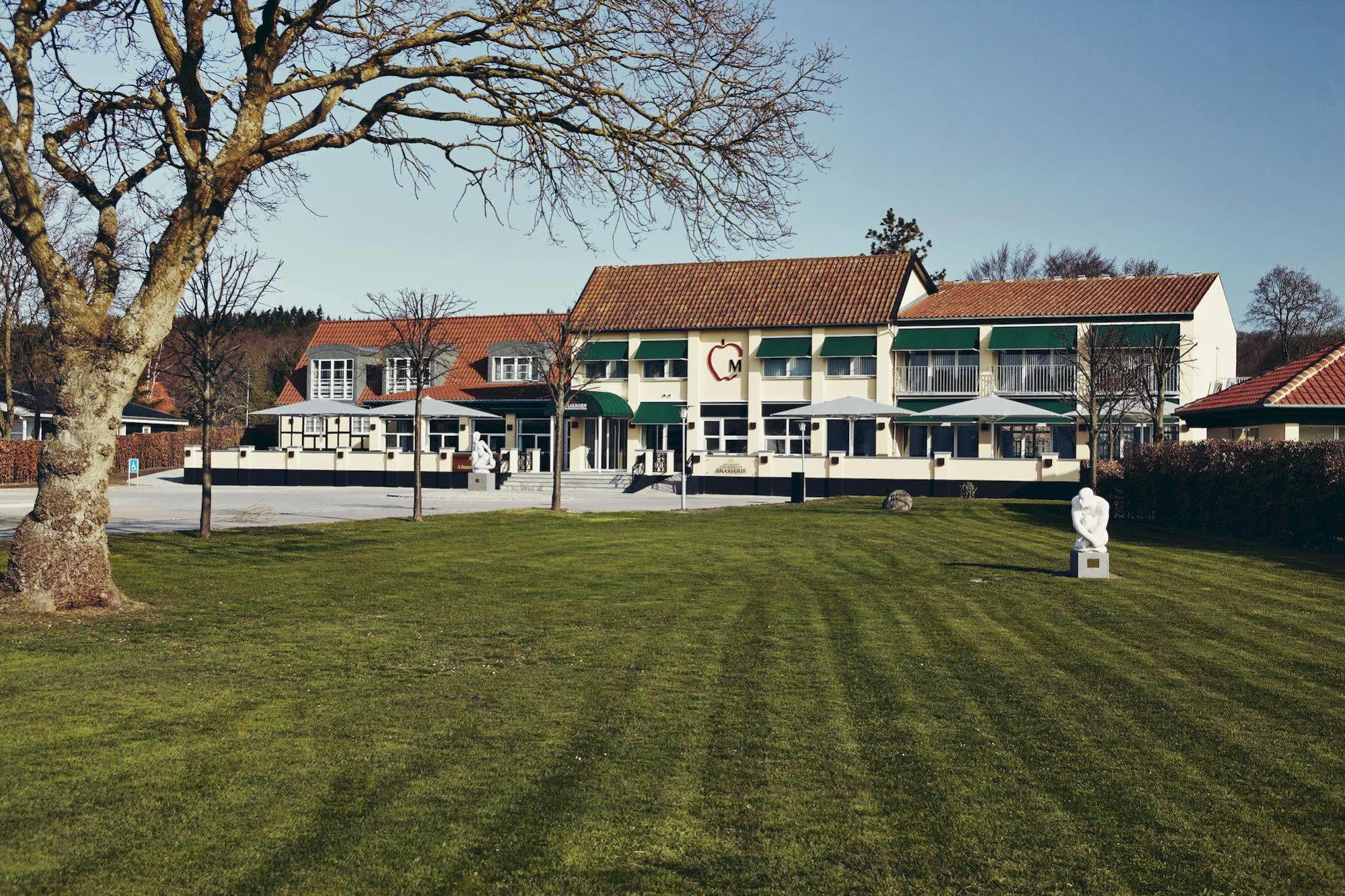 Molskroen Strandhotel Ebeltoft Buitenkant foto