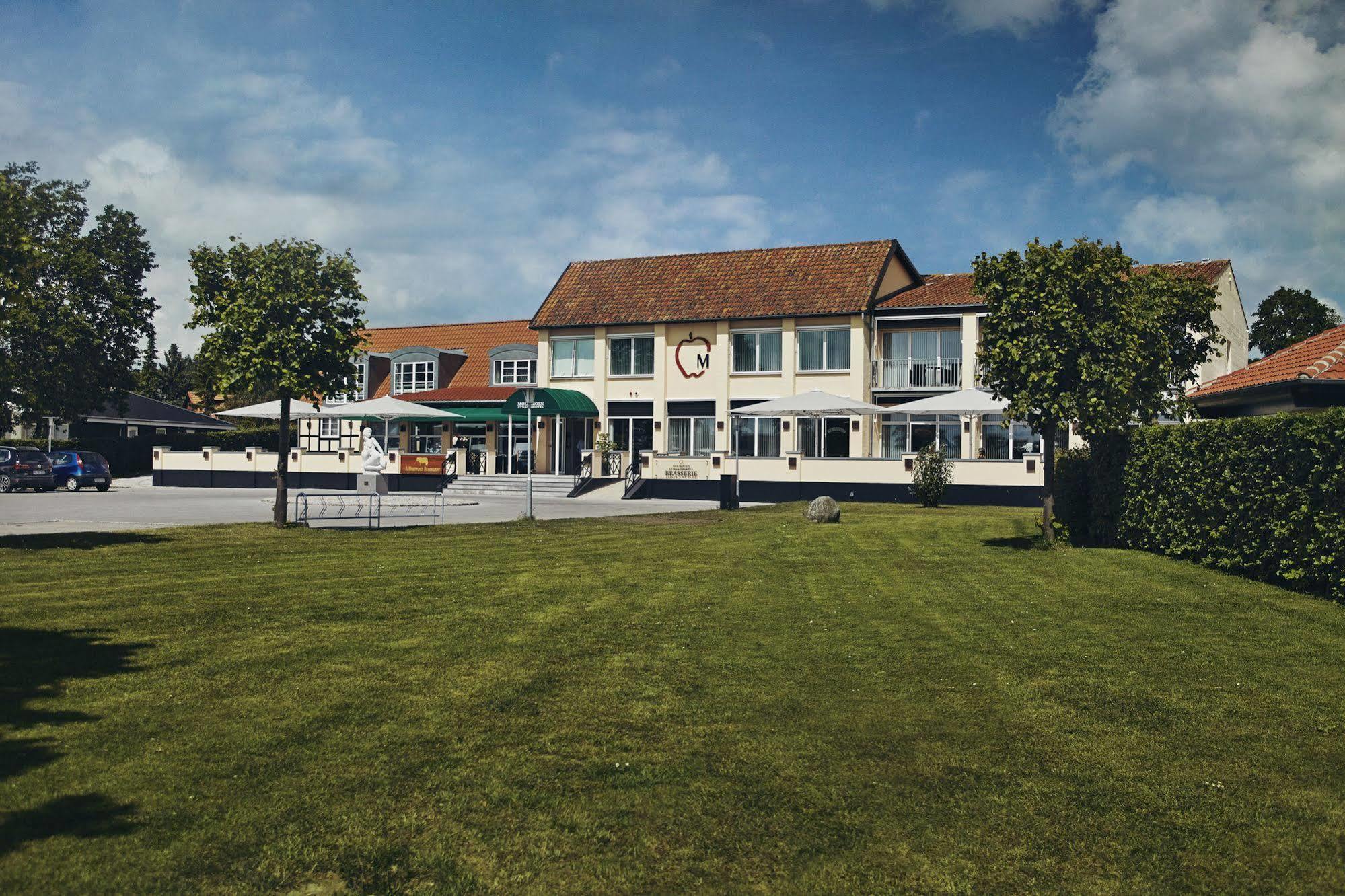 Molskroen Strandhotel Ebeltoft Buitenkant foto