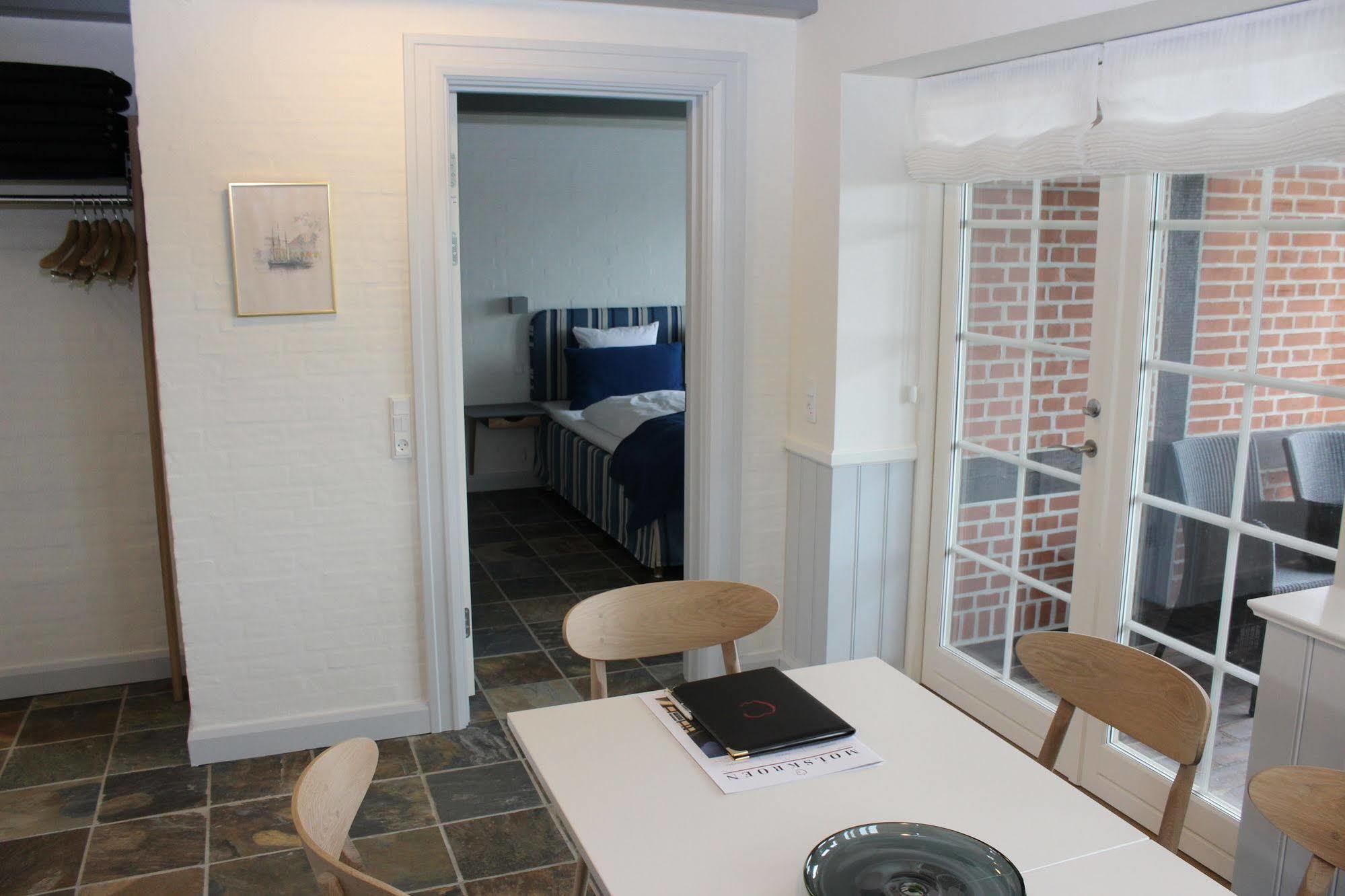 Molskroen Strandhotel Ebeltoft Buitenkant foto